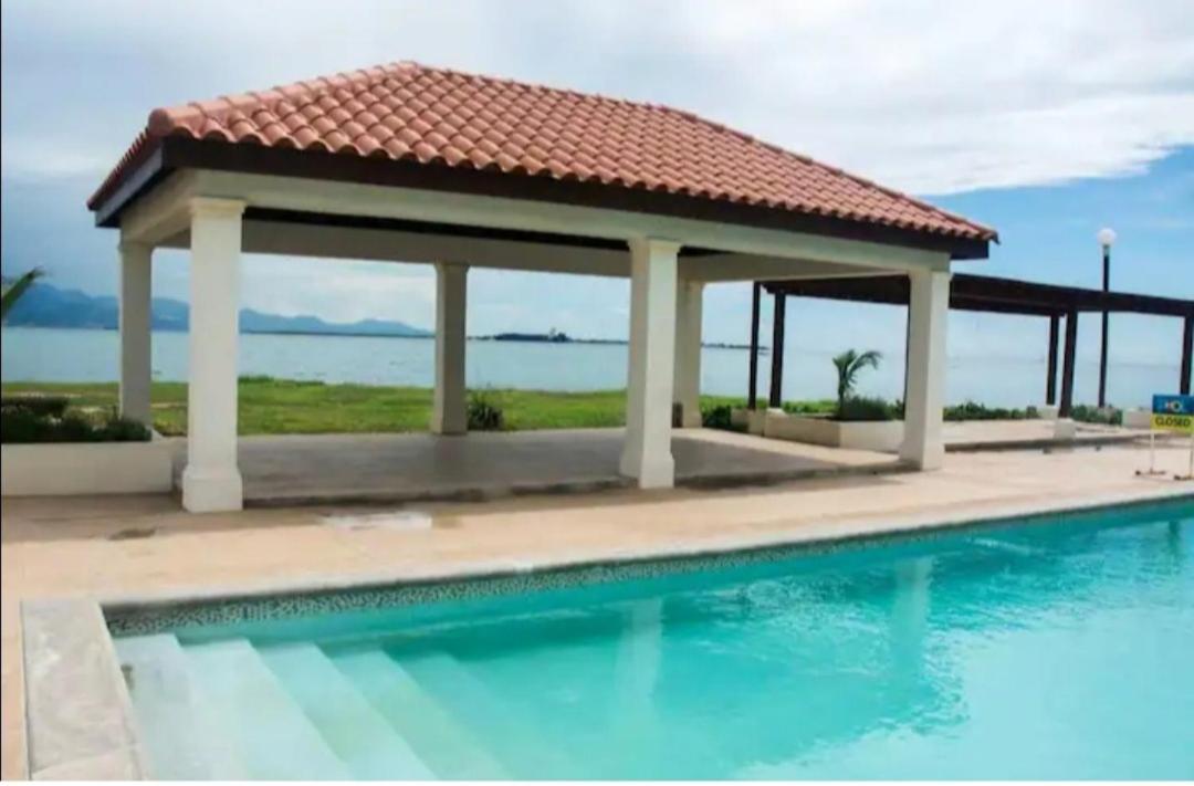 Impeccable 2-Br Apartment-Ornella Villa At Bayfront Villa Portmore Luaran gambar