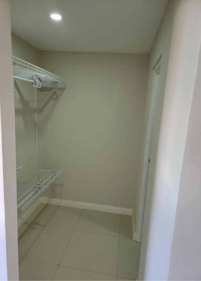 Impeccable 2-Br Apartment-Ornella Villa At Bayfront Villa Portmore Luaran gambar
